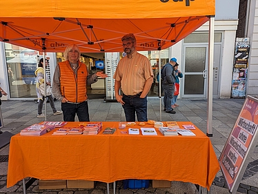 Infostand in Coburg mit Thomas Büchner (links) und Martin Truckenbrodt (rechts)